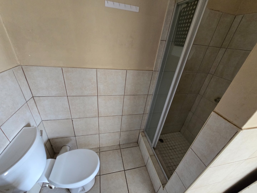 To Let 2 Bedroom Property for Rent in Kannoniers Park North West